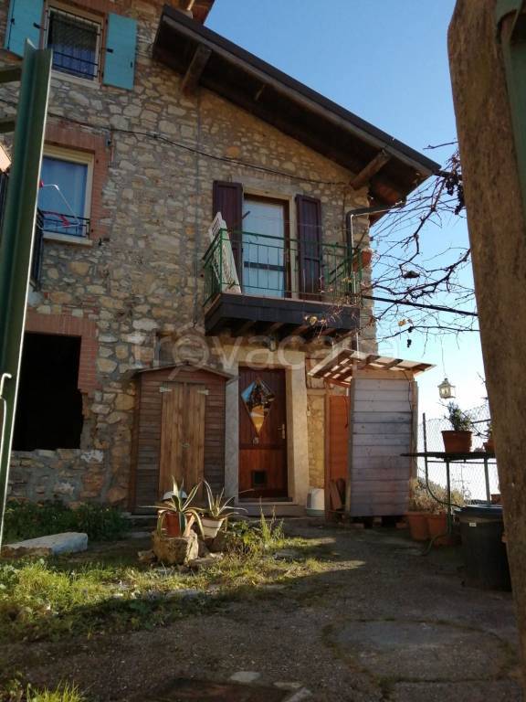 casa indipendente in vendita a Gussago in zona Civine
