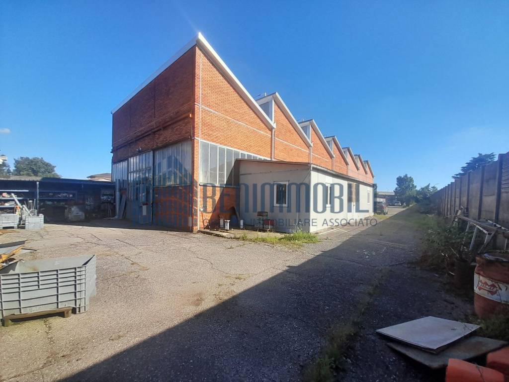 locale commerciale in vendita a Gussago in zona Mandolossa