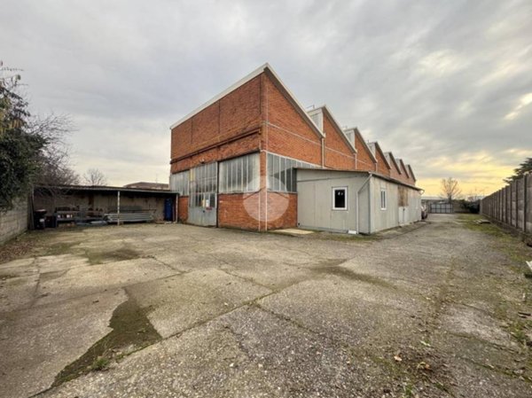 locale commerciale in vendita a Gussago in zona Mandolossa