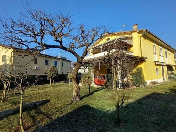 casa indipendente in vendita a Gussago in zona Villa