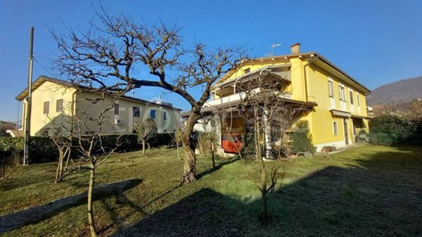 casa indipendente in vendita a Gussago in zona Villa