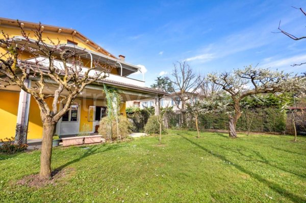 casa indipendente in vendita a Gussago in zona Villa