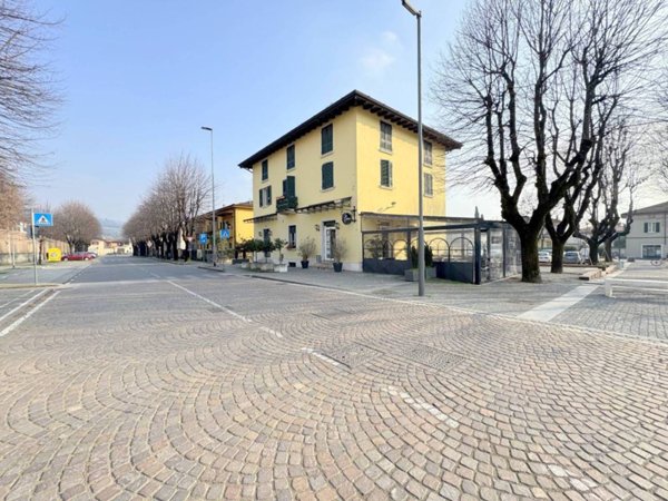 negozio in vendita a Gussago in zona Piazza