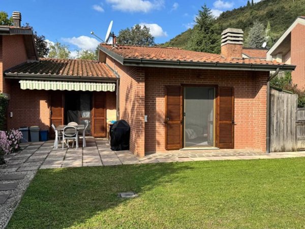 casa indipendente in vendita a Gussago in zona Ronco