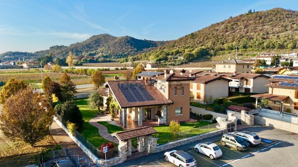 casa indipendente in vendita a Gussago in zona Villa