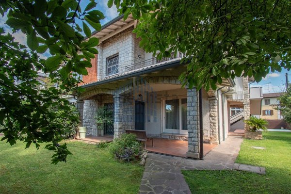 casa indipendente in vendita a Gussago