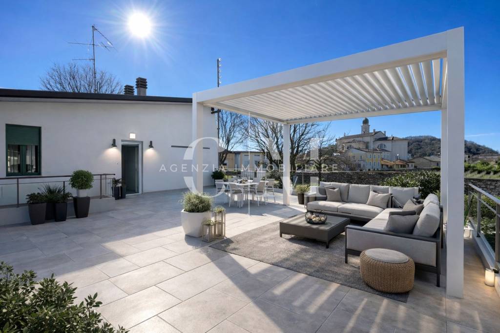 casa indipendente in vendita a Gussago in zona Villa