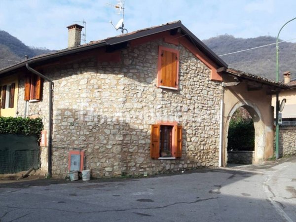 casa indipendente in vendita a Gussago in zona Navezze