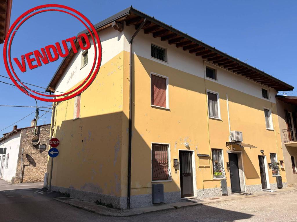 casa indipendente in vendita a Gussago in zona Villa