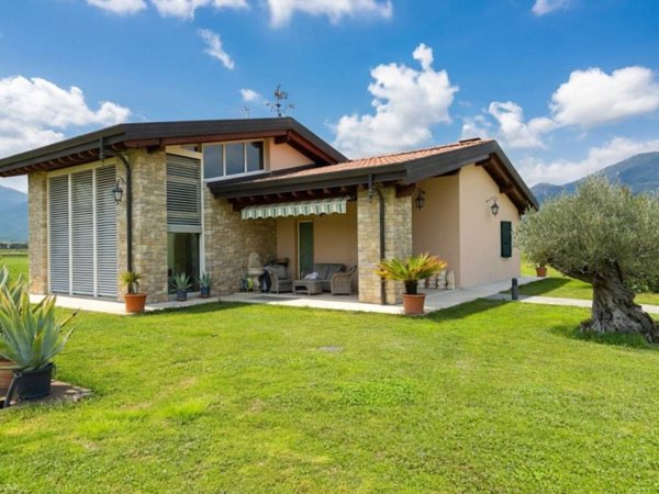casa indipendente in vendita a Gussago in zona Villa