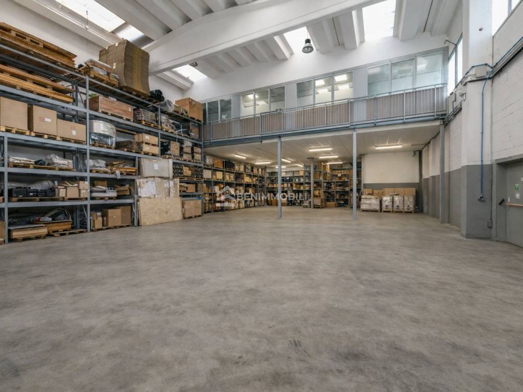 locale commerciale in vendita a Gussago in zona Mandolossa