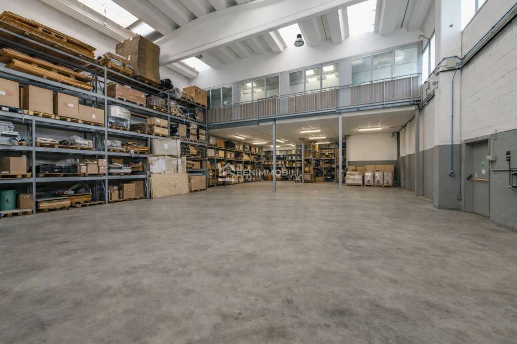 locale commerciale in vendita a Gussago in zona Mandolossa