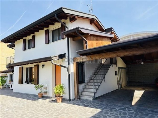 casa indipendente in vendita a Gussago in zona Piazza