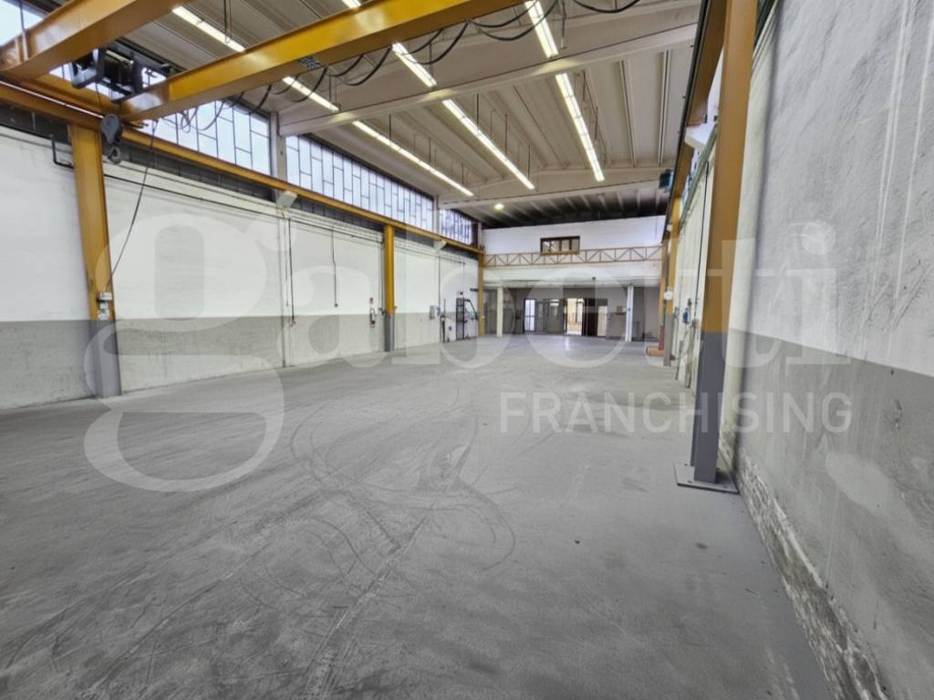 locale commerciale in vendita a Gussago in zona Mandolossa