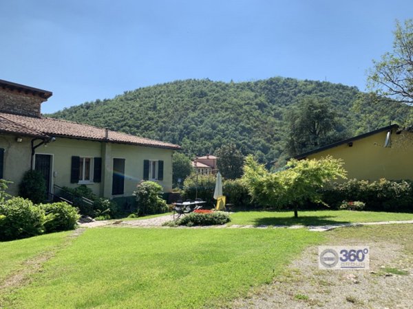 casa indipendente in vendita a Gussago in zona Navezze
