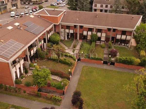casa indipendente in vendita a Gussago in zona Piazza