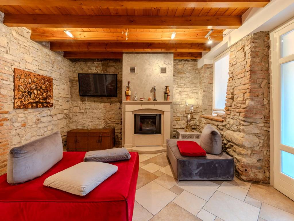 casa indipendente in vendita a Gussago in zona Piazza