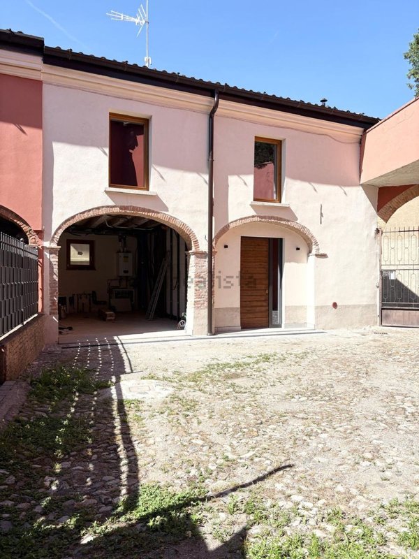 casa indipendente in vendita a Gussago in zona Casaglio