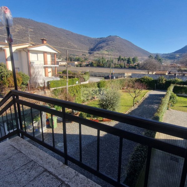appartamento in vendita a Gussago in zona Piedeldosso