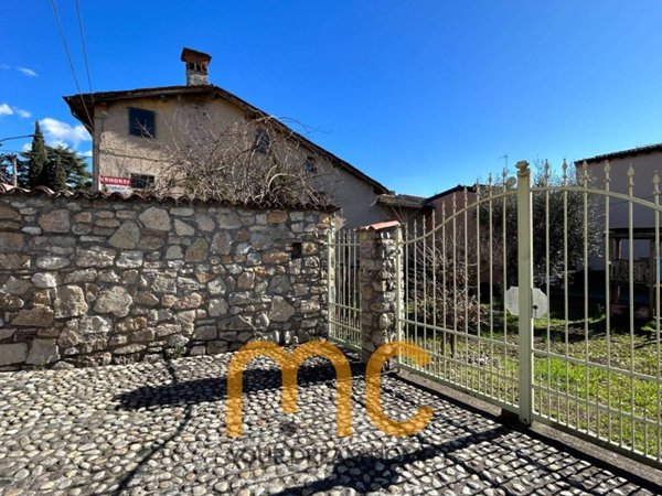 casa indipendente in vendita a Gussago in zona Piazza