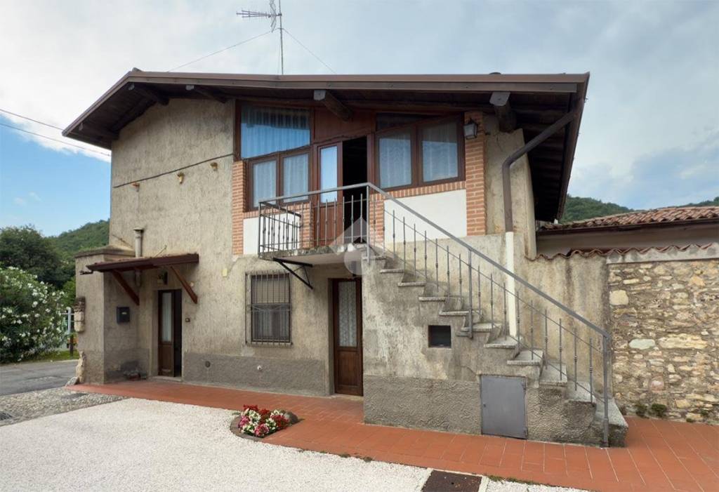 casa indipendente in vendita a Gussago in zona Navezze