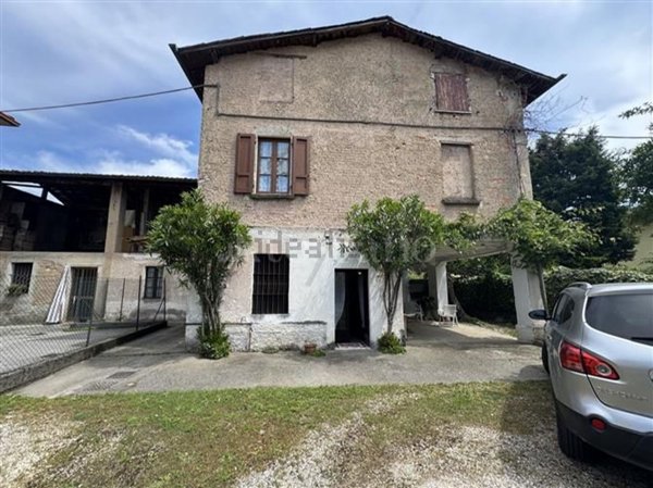 esavano in vendita a Gussago in zona Croce