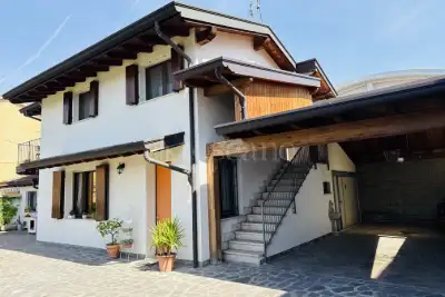 casa indipendente in vendita a Gussago in zona Piazza