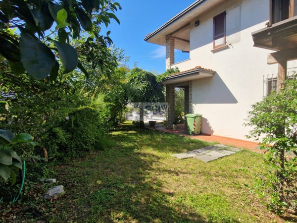 casa indipendente in vendita a Gussago in zona Piazza