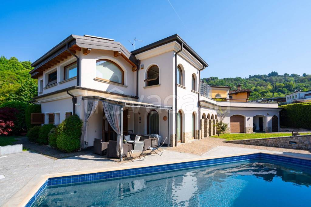 casa indipendente in vendita a Gussago in zona Villa