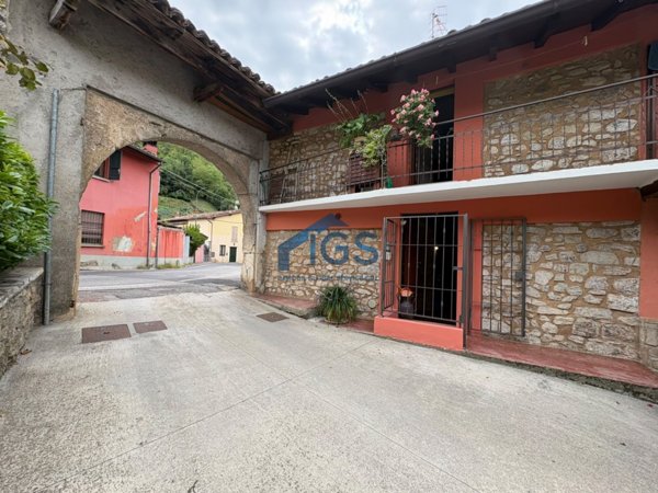casa indipendente in vendita a Gussago in zona Navezze