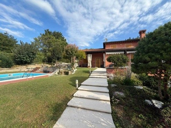 casa indipendente in vendita a Gussago in zona Villa