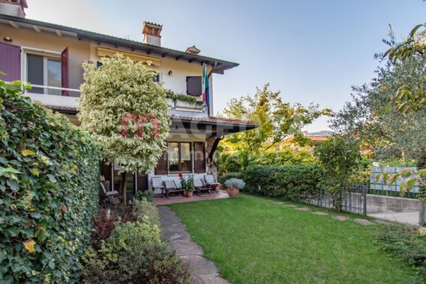 casa indipendente in vendita a Gussago in zona Casaglio
