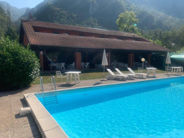 villa in vendita ad Idro in zona Crone