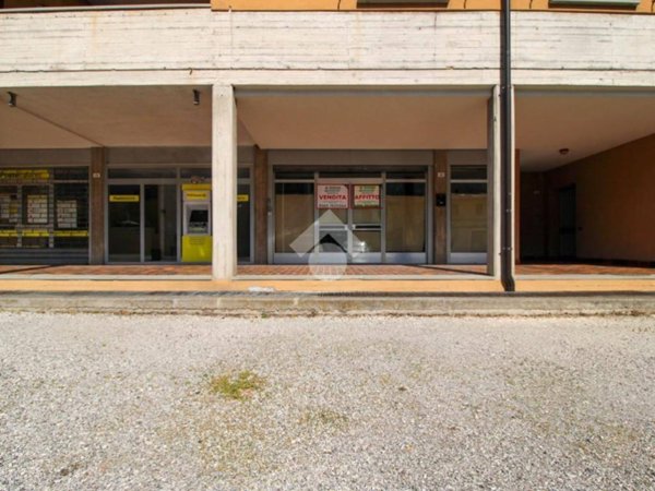 negozio in vendita ad Idro in zona Crone