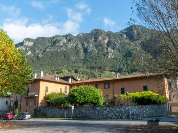 intera palazzina in vendita ad Idro in zona Crone