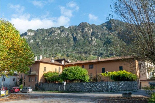 negozio in vendita ad Idro in zona Crone