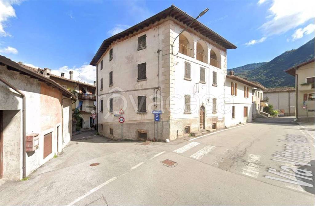 negozio in vendita ad Idro in zona Crone