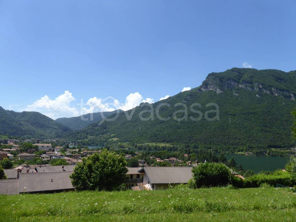 villa in vendita ad Idro in zona Crone
