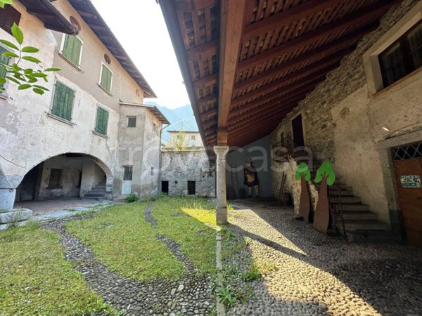 casa indipendente in vendita ad Idro in zona Crone