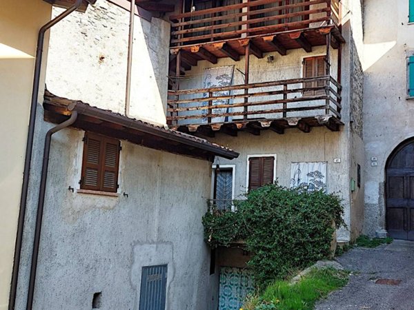 casa indipendente in vendita ad Idro in zona Crone
