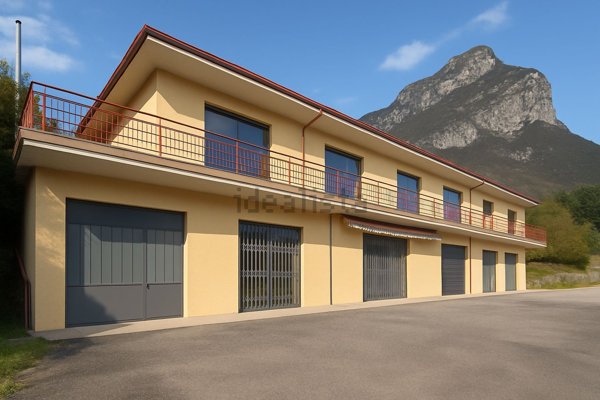 locale commerciale in vendita ad Idro