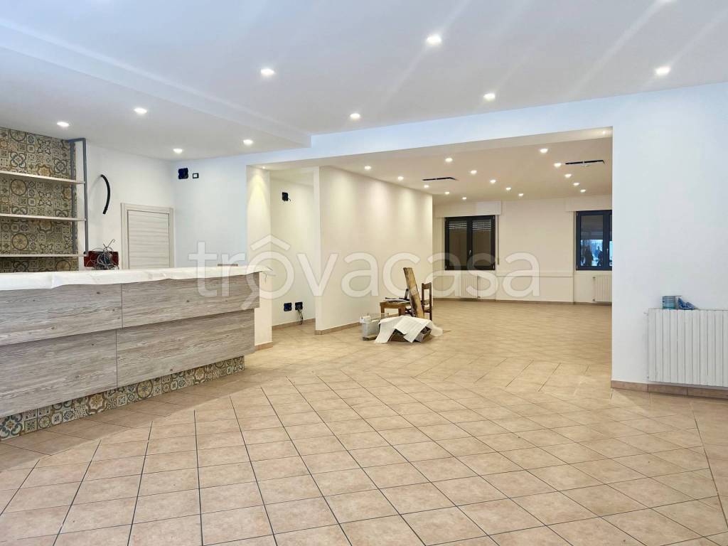 negozio in vendita ad Idro in zona Crone