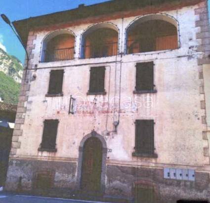 negozio in vendita ad Idro in zona Crone