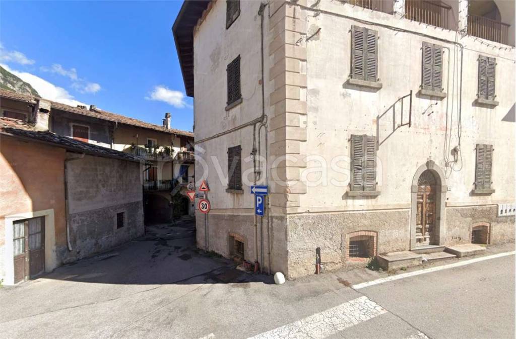 negozio in vendita ad Idro in zona Crone