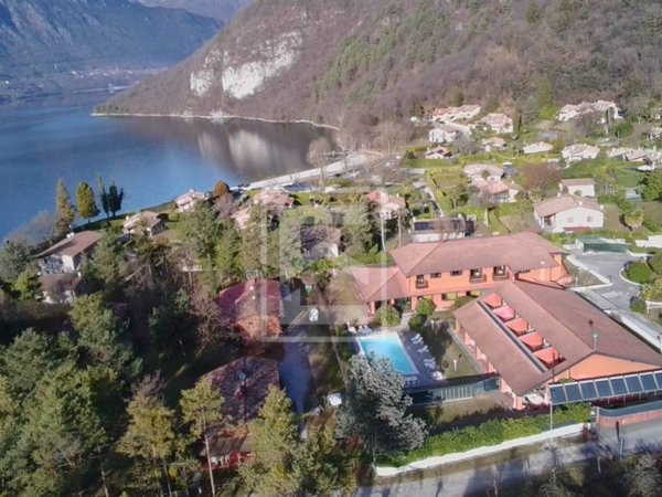 intera palazzina in vendita ad Idro in zona Vesta