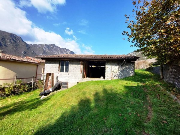 appartamento in vendita ad Idro in zona Crone