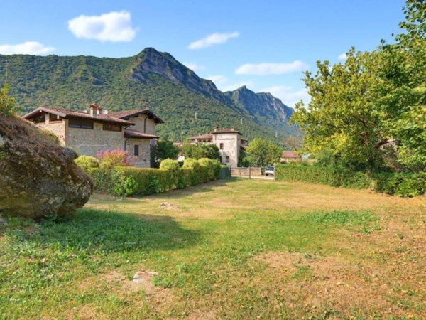 casa indipendente in vendita ad Idro in zona Crone