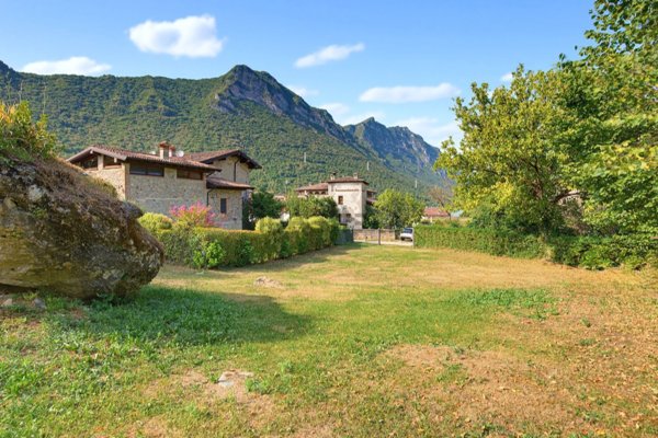 appartamento in vendita ad Idro in zona Crone