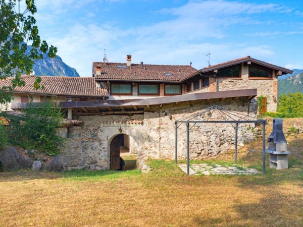 casa indipendente in vendita ad Idro in zona Crone