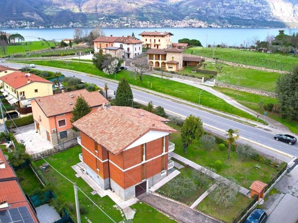casa indipendente in vendita ad Iseo
